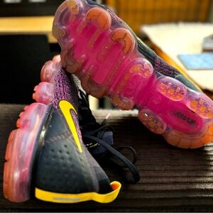 Men’s Nike Air VaporMax Flyknit 2 ‘Pink Blast’ Size 11.5